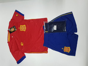 Conjunto RFEF la Roja Pantalón Camiseta Calcetines  12 Años INIESTA 6 -  2016-2017  Bajo Licencia de la Federación de Futbol