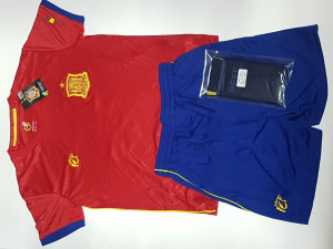 Conjunto RFEF la Roja Pantalón Camiseta Calcetines  10 Años INIESTA 6 -  2016-2017  Bajo Licencia de la Federación de Futbol